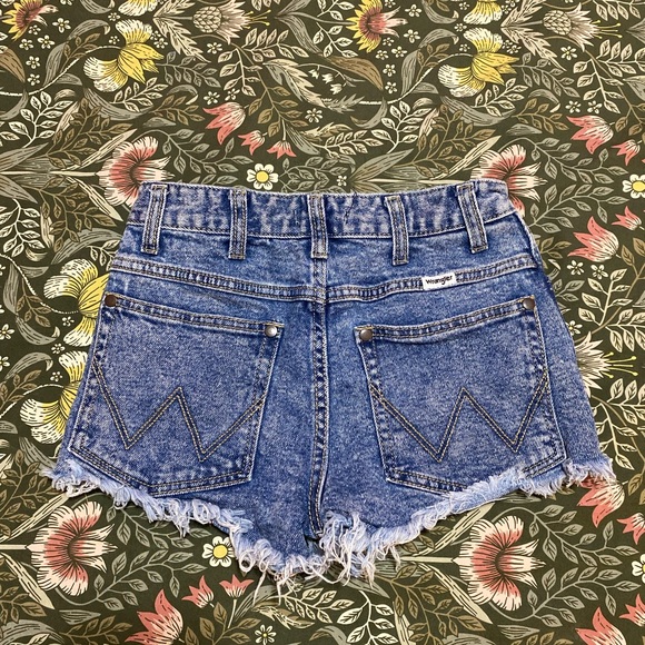 Wrangler Shorts - Picture 2 of 4
